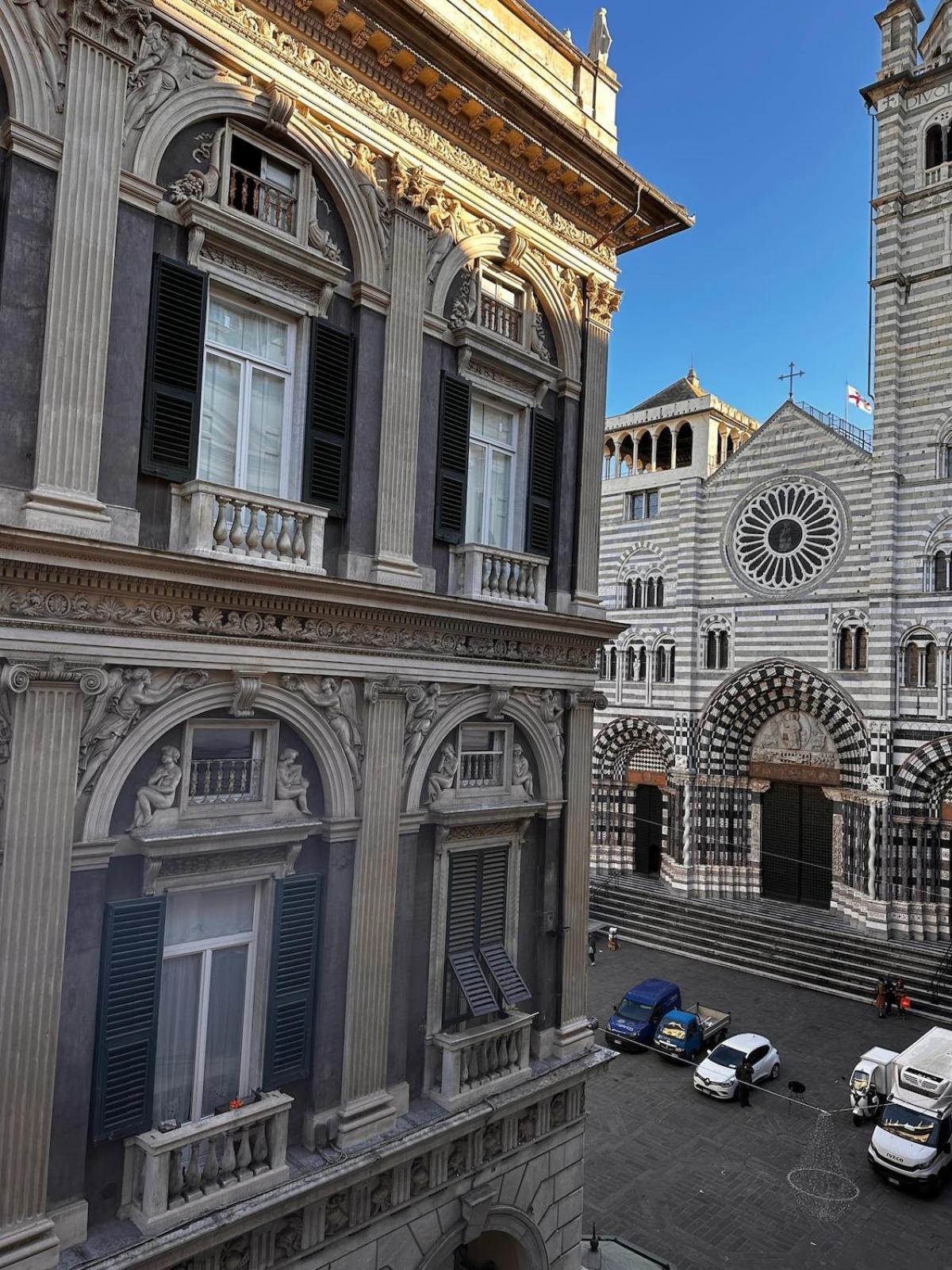 San Lorenzo In Stately Building