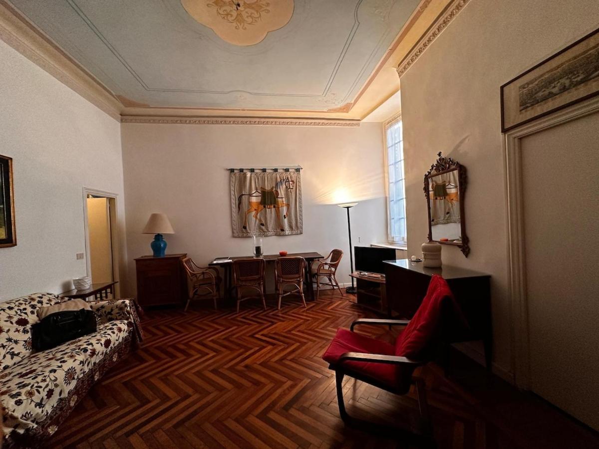 Appartamento San Lorenzo In Stately Building Genova
